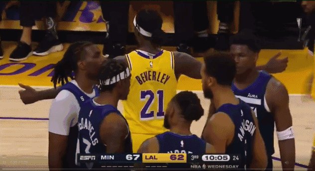 1665660674604018758.gif 韦少.gif