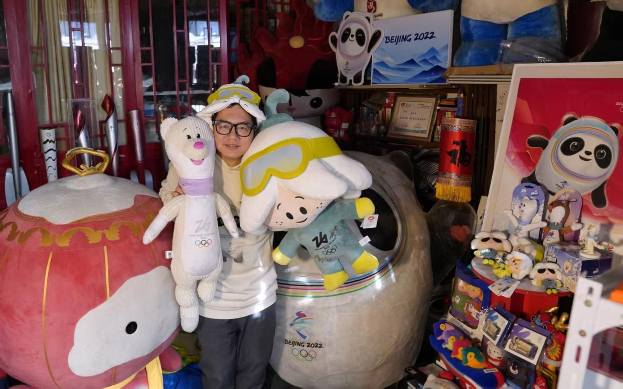 Yabo Sports-冬奥会米兰站传递圣火第一棒,是北京双奥志愿者