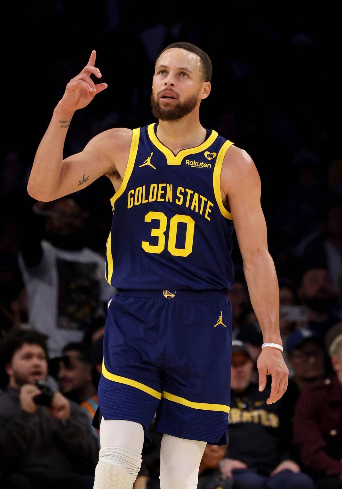 娱乐平台-伤病不断！库里17个赛季仅得26493分，他的职业生涯还能拿3万分吗