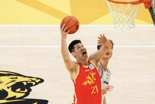Yabo Sports-记者:带伤坚持、倾尽所有,胡金秋用行动诠释了什么叫领袖